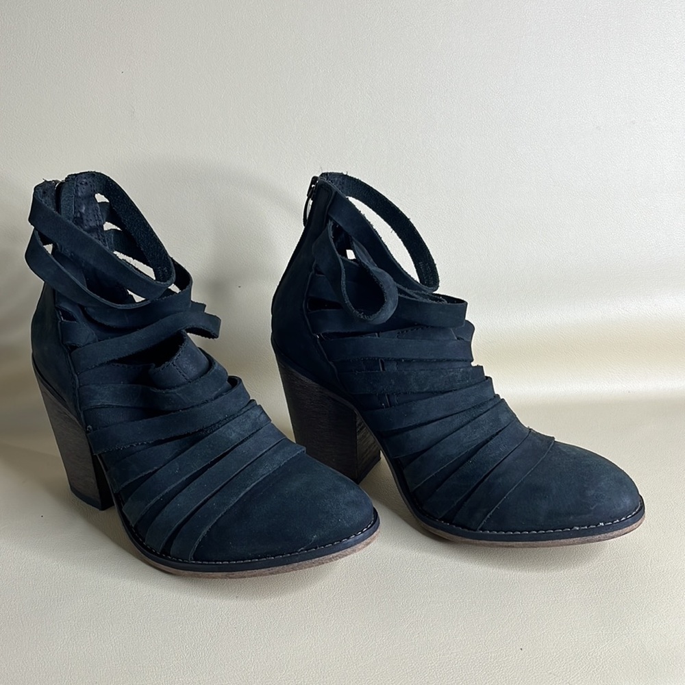 FREE PEOPLE Hybrid Heel Suede Strappy Block Heel Ankle Boot Sz 37